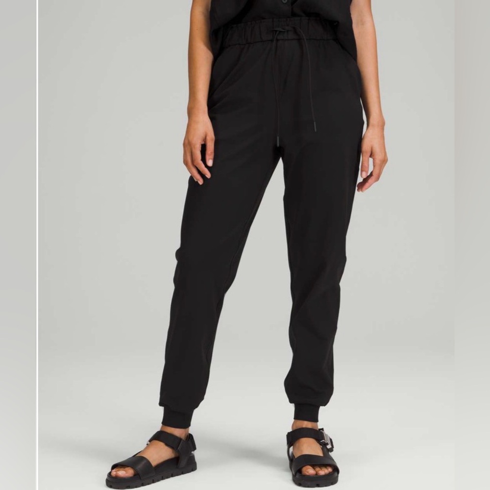 Lululemon Stretch High Rise Jogger Black Luxtreme Nulu Size 8